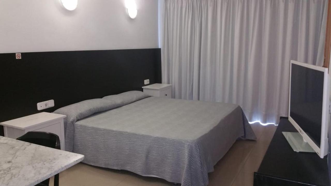 Es Grop Apartments Portinatx Esterno foto